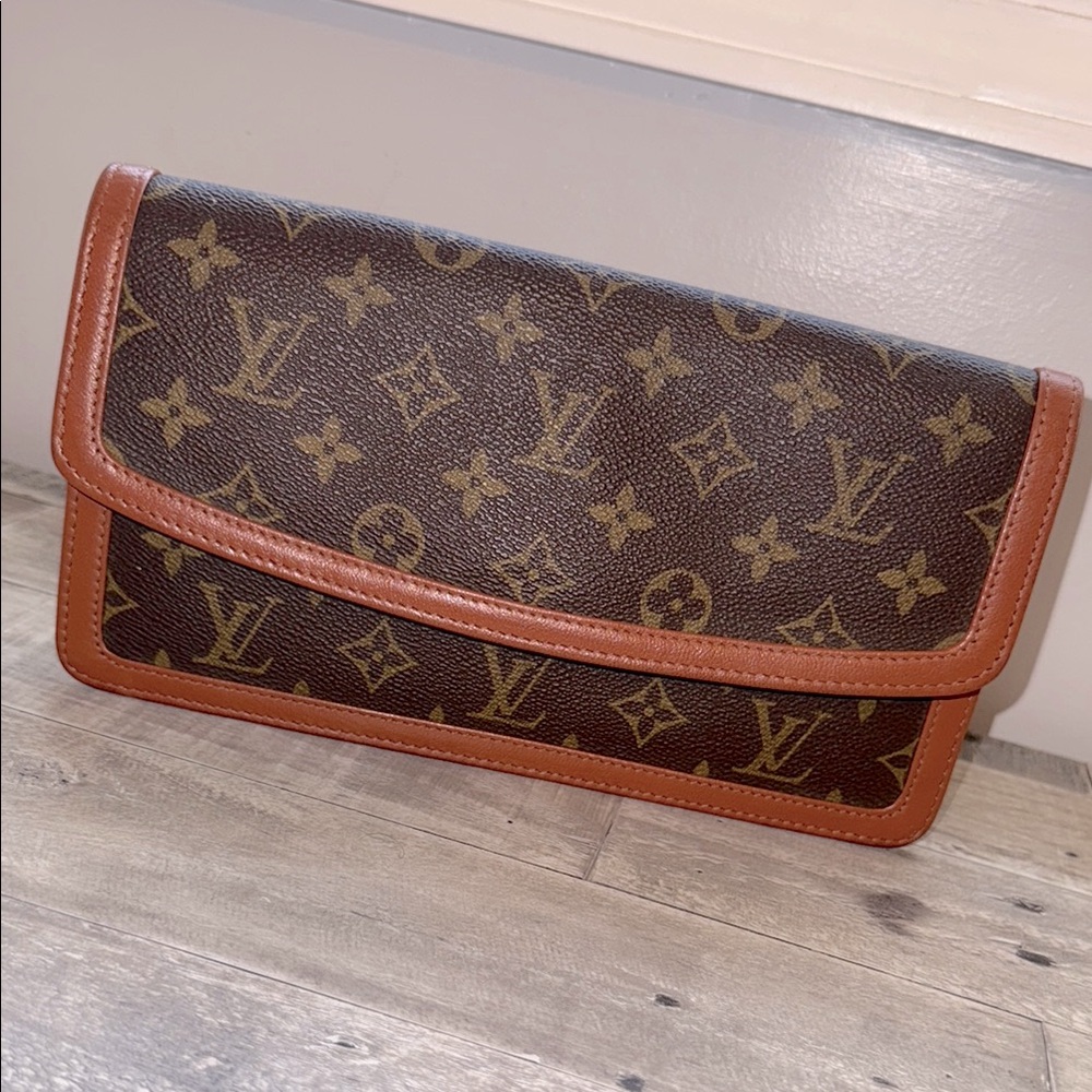 Vintage Louis Vuitton Monogram Clutch